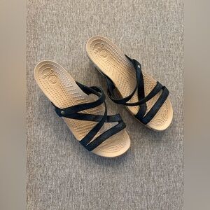 Crocs A-Leigh Women’s Size 10 Black Cork Wedge Sandals Strappy Suede Like Style
